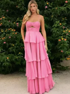 Robe de bal trapèze à encolure travaillée sans manches en mousseline à volants idéale pour un mariage.