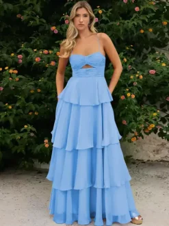 Robe de bal trapèze à encolure travaillée sans manches en mousseline à volants idéale pour un mariage.