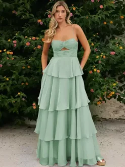 Robe de bal trapèze à encolure travaillée sans manches en mousseline à volants idéale pour un mariage.