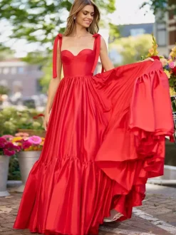 Robe de bal trapèze col en c艙ur soie élastique comme du Satin sans manches volants robes d'invitées de mariage
