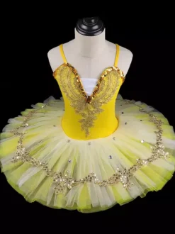 Robe de ballet violette pour fille ornée de dentelle et de sequins idéale pour les spectacles.