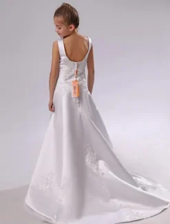 Robe de cortège enfant blanc en satin col rond avec applique