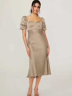 Robe de demoiselle d'honneur courte élastique en soie comme du Satin manches courtes dos nu col en c艙ur robes de soirée de mariage