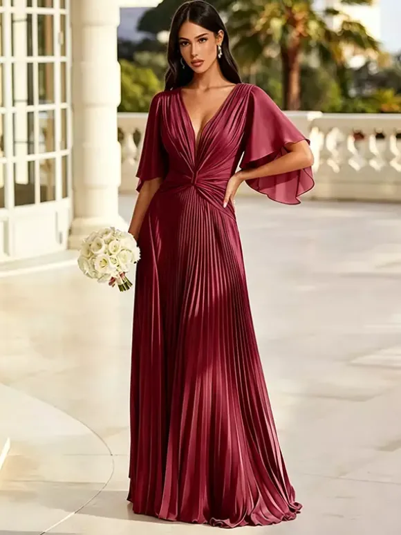 Robe de demoiselle d'honneur vert sauge en mousseline plissée col V manches papillon devant torsadé dos nu longueur au sol.