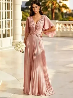 Robe de demoiselle d'honneur vert sauge en mousseline plissée col V manches papillon devant torsadé dos nu longueur au sol.