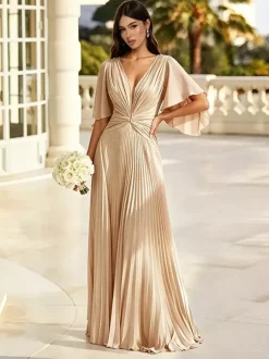 Robe de demoiselle d'honneur vert sauge en mousseline plissée col V manches papillon devant torsadé dos nu longueur au sol.