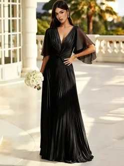 Robe de demoiselle d'honneur vert sauge en mousseline plissée col V manches papillon devant torsadé dos nu longueur au sol.