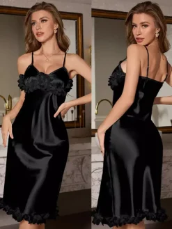 Robe de lingerie sexy sans manches effet soie à bretelles et décolleté plongeant.