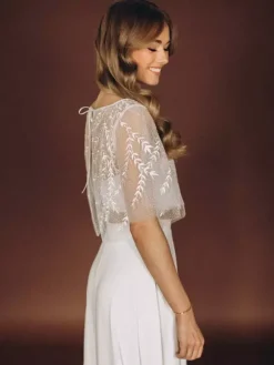 Robe de mariée 3 pièces en dentelle et satin décolleté illusion fermeture éclair manches mi-longues
