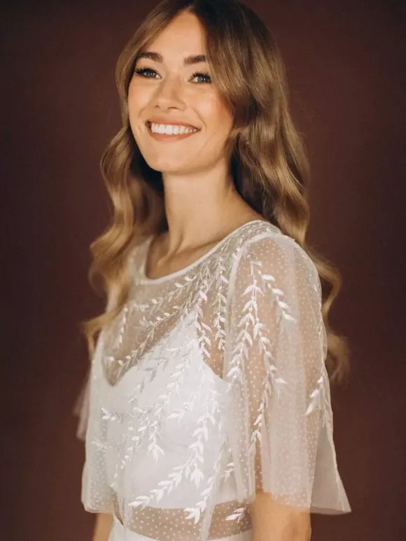 Robe de mariée 3 pièces en dentelle et satin décolleté illusion fermeture éclair manches mi-longues