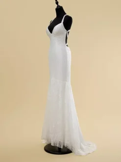Robe de mariée col en V sans manches taille naturelle découpée avec traîne robe de mariée sirène