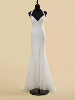 Robe de mariée col en V sans manches taille naturelle découpée avec traîne robe de mariée sirène