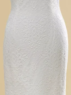 Robe de mariée col en V sans manches taille naturelle découpée avec traîne robe de mariée sirène