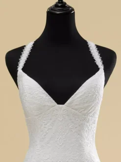 Robe de mariée col en V sans manches taille naturelle découpée avec traîne robe de mariée sirène