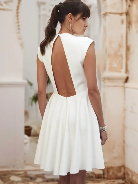 Robe de mariée courte col en v sans manches ligne a taille naturelle tissu satiné