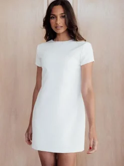 Robe de mariée courte col rond manche courte dos en V