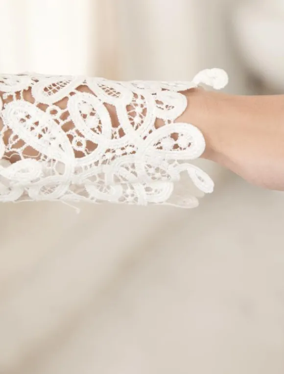 Robe de mariée courte col bateau manche longue zip sur dos en dentelle