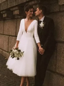 Robe de mariée courte col V manche 3/4 boutonné sur dos longueur au genou robe mariage civil