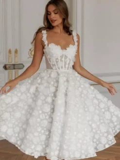 Robe de mariée courte décolleté en c艙ur sans manches coupe trapèze longueur thé