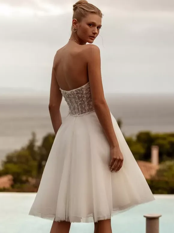 Robe de mariée courte décoré des perles sans bretelles manches longues col en coeur zip sur dos