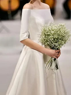 Robe de mariée courte hors de l'épaule demie manche laçage sur dos
