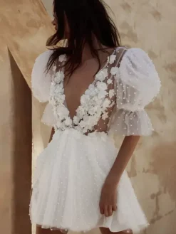 Robe de mariée courte mini col en V manches courtes coupe trapèze style vintage