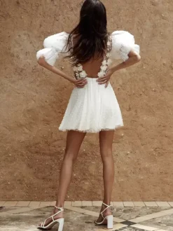 Robe de mariée courte mini col en V manches courtes coupe trapèze style vintage