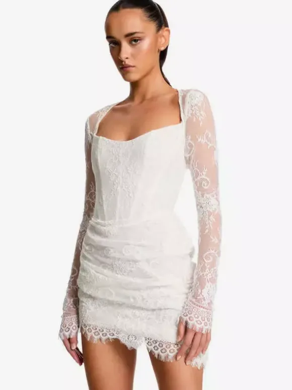 Robe de mariée courte noir manche longue en dentelle