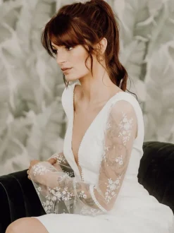 Robe de mariée courte robe de mariage civil en crêpe élastique col v manche longue en dentelle au genou