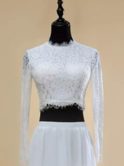 Robe de mariée deux pièces en mousseline de soie découpée avec col bijou et traîne robe de mariée deux pièces avec boutons fonctionnels et manches longues longueur 20 cm ivoire