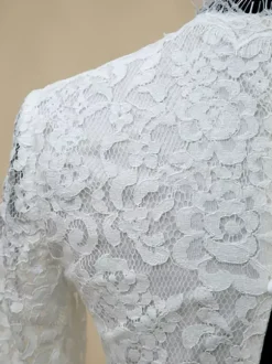 Robe de mariée deux pièces en mousseline de soie découpée avec col bijou et traîne robe de mariée deux pièces avec boutons fonctionnels et manches longues longueur 20 cm ivoire