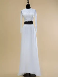 Robe de mariée deux pièces en mousseline de soie découpée avec col bijou et traîne robe de mariée deux pièces avec boutons fonctionnels et manches longues longueur 20 cm ivoire