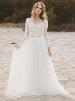 Robe de mariée deux pièces ivoire dentelle col en V coupe trapèze longueur au sol dos nu manches longues