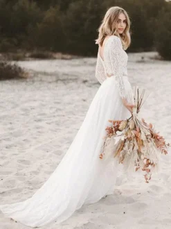Robe de mariée deux pièces ivoire dentelle col en V coupe trapèze longueur au sol dos nu manches longues