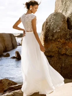 Robe de mariée deux pièces haut en dentelle jupe en mousseline de soie plissée longueur au sol