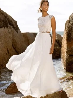 Robe de mariée deux pièces haut en dentelle jupe en mousseline de soie plissée longueur au sol