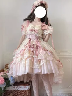 Robe de mariée Lolita rose style ballet ornée de n艙uds et de volants avec traîne.