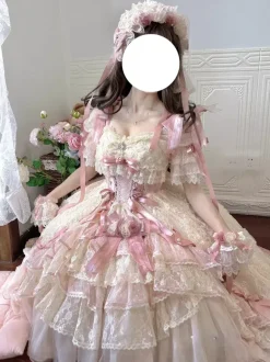 Robe de mariée Lolita rose style ballet ornée de n艙uds et de volants avec traîne.