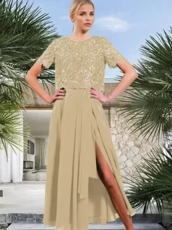 Robe de mariée mère de la mariée col bijou manches courtes coupe trapèze fendue sur le devant pour invitée de mariage