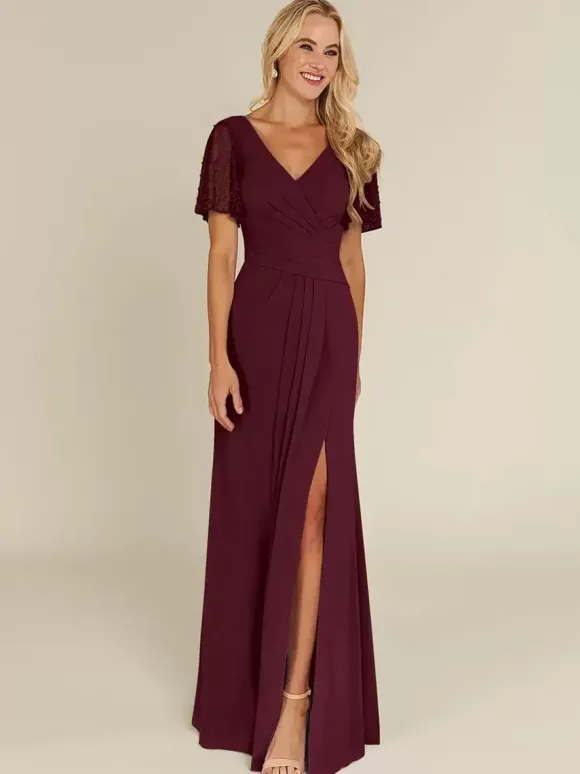 Robe de mariée pour mère col en v manches courtes gaine robes d'invitées perlées pour mariage