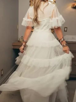 Robe de mariée pour mère de la mariée décolleté conçu manches courtes robe de bal robes d'invitées de mariage à plusieurs niveaux