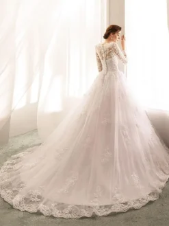 Robe de mariée princess en tulle ivoire manche longue en dentelle boutonné sur dos à traîne ronde Robe de mariage
