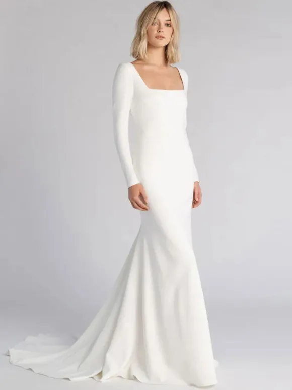 Robe de mariée simple 2026 en satin col carré zip sur dos à petite traîne
