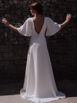 Robe de mariée simple A-ligne col en V manches courtes robes de mariée en dentelle