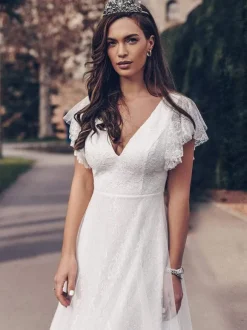 Robe de mariée simple blanche en dentelle col en v manches courtes dos nu volants une ligne taille naturelle longues robes de mariée