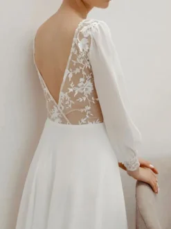Robe de mariée simple blanche col rond manche longue en dentelle Robes de mariage