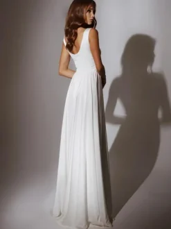 Robe de mariée simple col carré jupe fendue plissée au sol