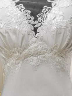 Robe de mariée simple en dentelle avec décolleté illusion et manches courtes robe de bal en dentelle 40 cm