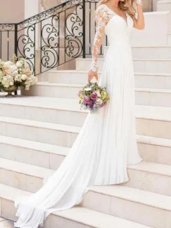 Robe de mariée simple en dentelle col V manche longue transparente à traîne