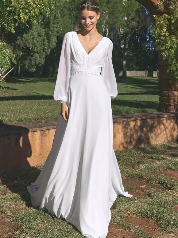 Robe de mariée simple en mousseline col en V manches longues dentelle coupe trapèze